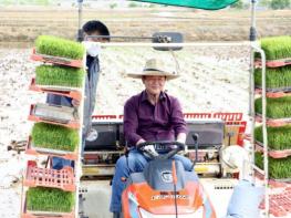 김광철 연천군수 풍년기원 모내기 시연 행사 가져 기사 이미지