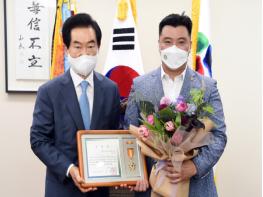 안병용 의정부시장, 모범 시민 표창장 수여 기사 이미지