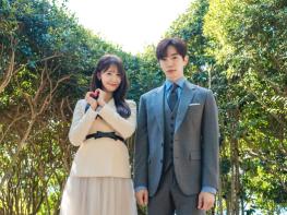 '킹더랜드' 이준호-임윤아, 달콤한 시너지 담긴 투샷 스틸 최초 공개! 기사 이미지