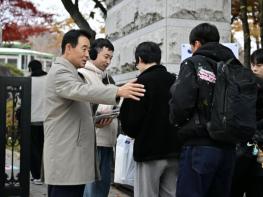 백영현 포천시장, 수험생 응원 위해 동남고 방문해 격려 기사 이미지