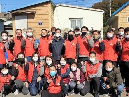 포천시 한결봉사단, 최춘식 국회의원과 당직자들 참여한 연탄배달 봉사  기사 이미지