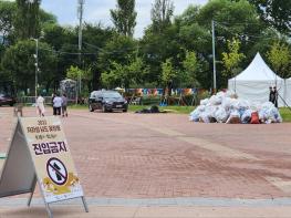 가평군 자라섬 남도 꽃정원, 쓰레기속 개방..예고된 혼란 기사 이미지