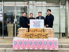 가평군산림조합, 가평읍에 100만원 상당의 백미·라면 등 성품 전달 기사 이미지
